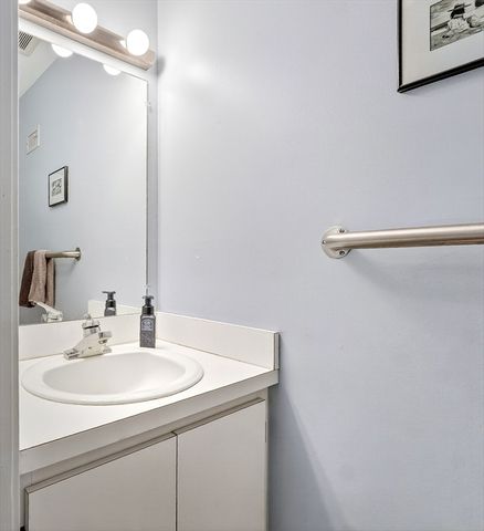 2 Daybreak 2, Wayland, MA 01778