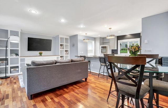 2 Daybreak 2, Wayland, MA 01778