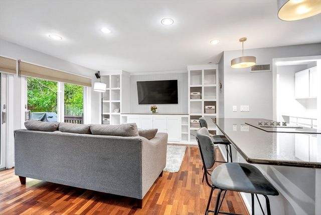 2 Daybreak 2, Wayland, MA 01778