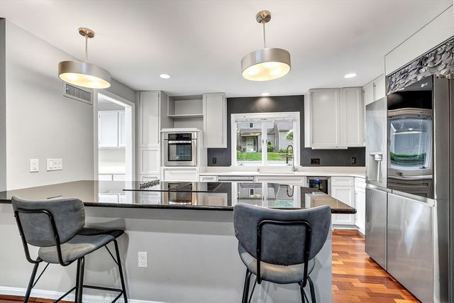 2 Daybreak 2, Wayland, MA 01778