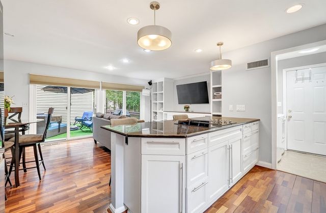 2 Daybreak 2, Wayland, MA 01778
