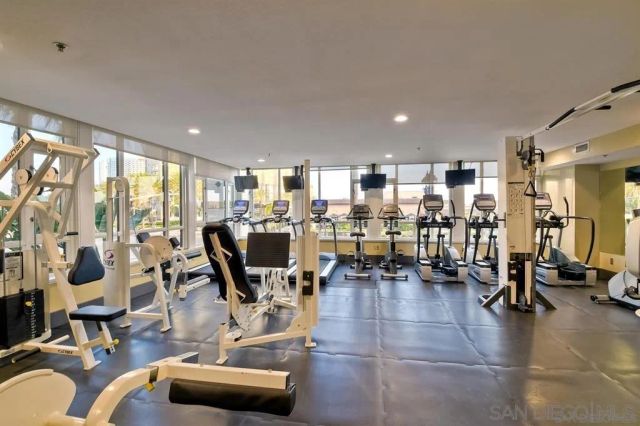 700 W Harbor Dr 2503, San Diego, CA 92101