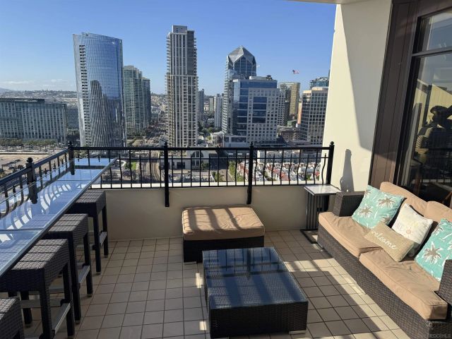 700 W Harbor Dr 2503, San Diego, CA 92101
