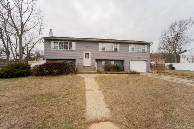 6 Oxford Street, Islip, NY 11751