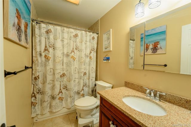 6 Oxford Street, Islip, NY 11751