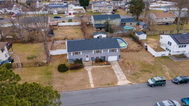 6 Oxford Street, Islip, NY 11751