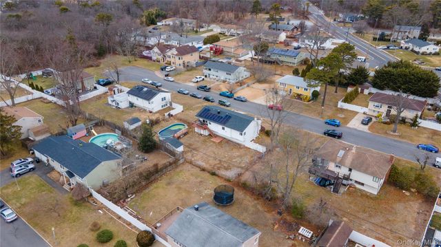 6 Oxford Street, Islip, NY 11751