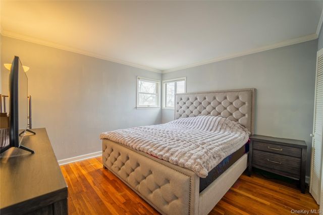 6 Oxford Street, Islip, NY 11751