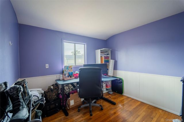 6 Oxford Street, Islip, NY 11751