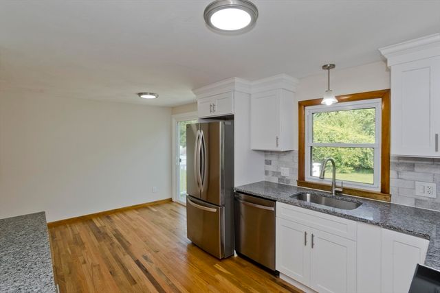 11 Mountainview St, Chicopee, MA 01020