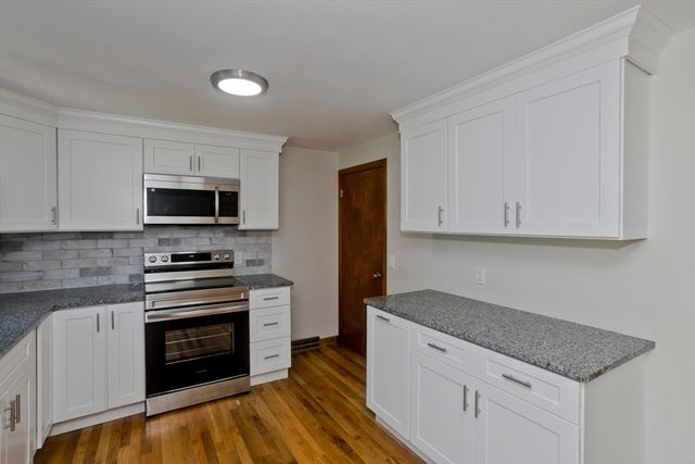 11 Mountainview St, Chicopee, MA 01020