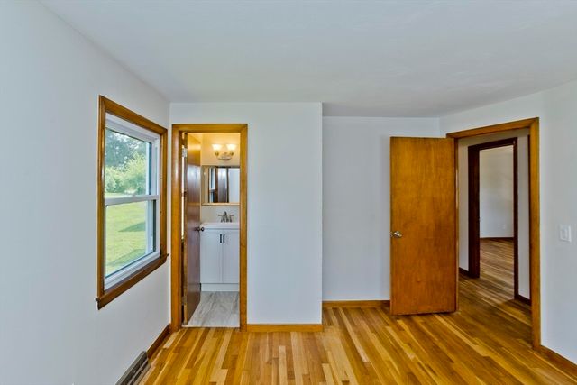 11 Mountainview St, Chicopee, MA 01020
