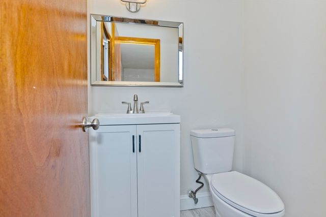 11 Mountainview St, Chicopee, MA 01020