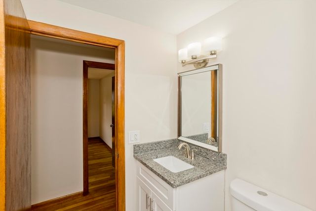 11 Mountainview St, Chicopee, MA 01020