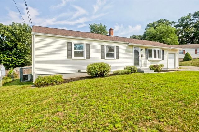 11 Mountainview St, Chicopee, MA 01020
