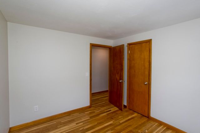 11 Mountainview St, Chicopee, MA 01020