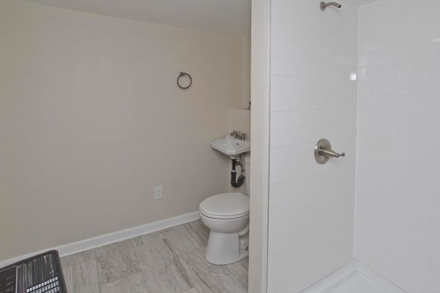 11 Mountainview St, Chicopee, MA 01020