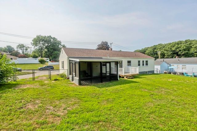 11 Mountainview St, Chicopee, MA 01020