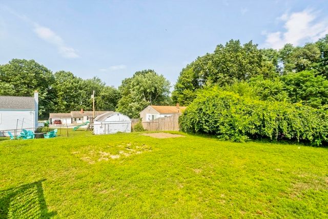 11 Mountainview St, Chicopee, MA 01020