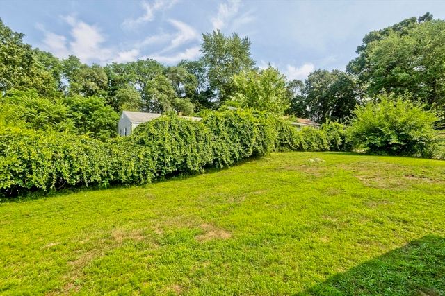 11 Mountainview St, Chicopee, MA 01020