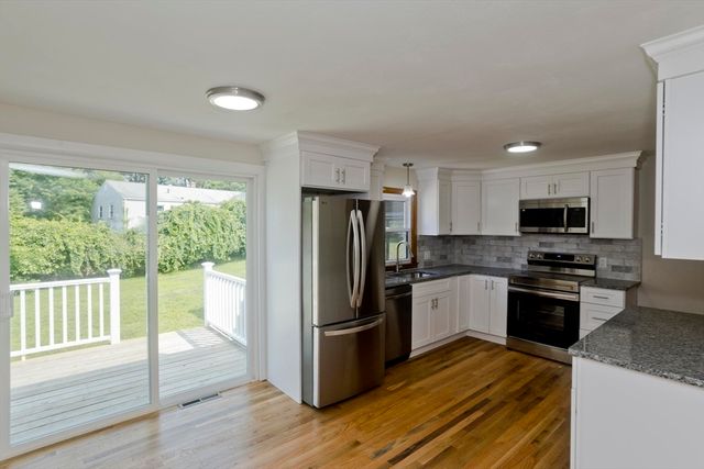 11 Mountainview St, Chicopee, MA 01020