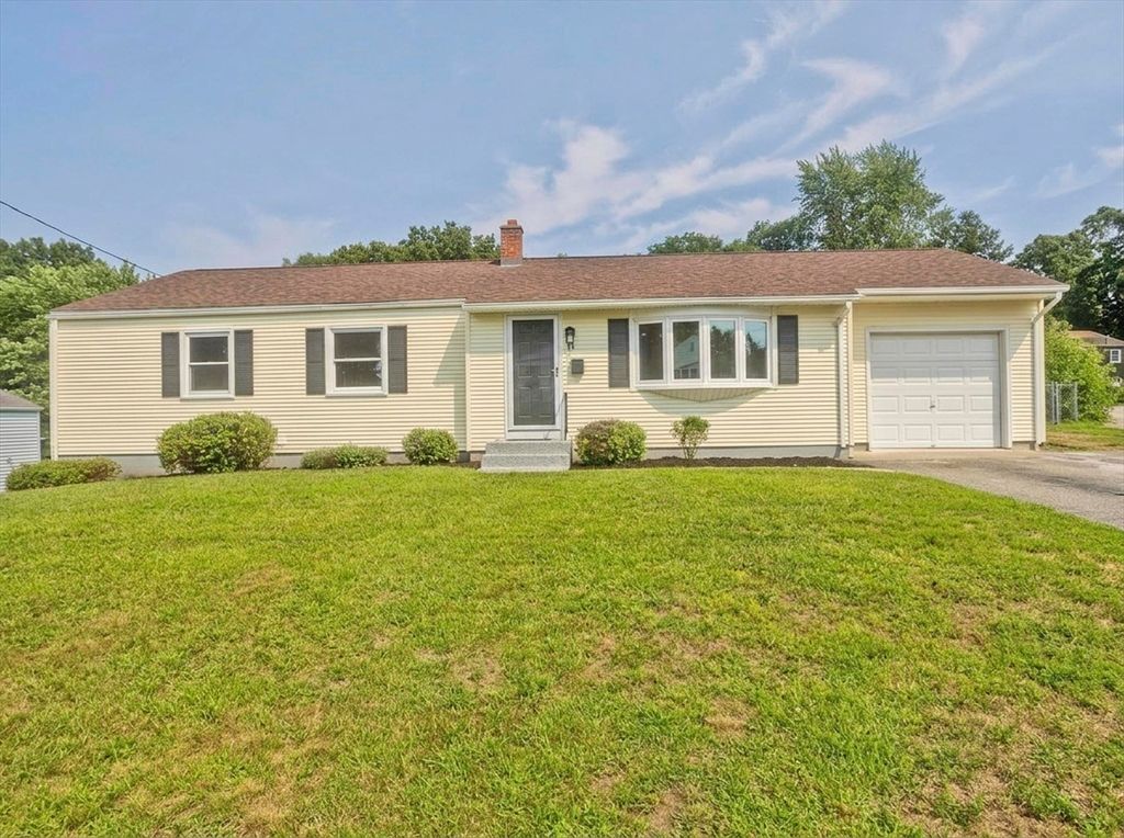 11 Mountainview St, Chicopee, MA 01020