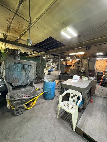 6 Burton, Worcester, MA 01607