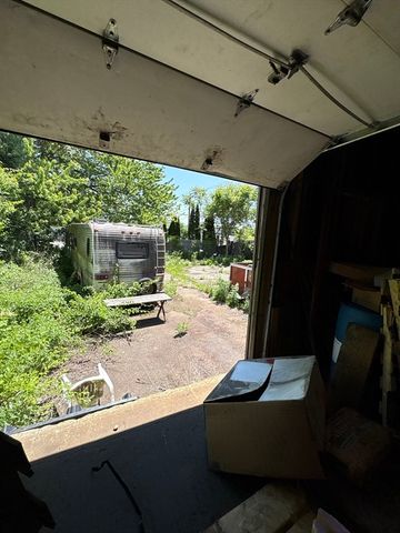 6 Burton, Worcester, MA 01607