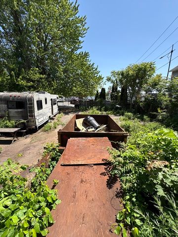 6 Burton, Worcester, MA 01607