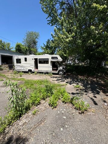 6 Burton, Worcester, MA 01607