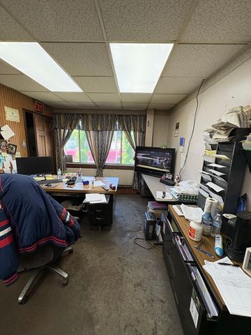 6 Burton, Worcester, MA 01607