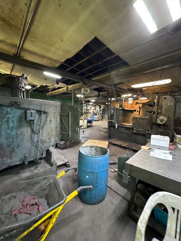 6 Burton, Worcester, MA 01607