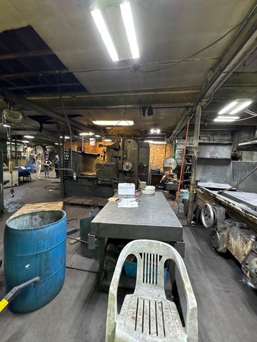 6 Burton, Worcester, MA 01607