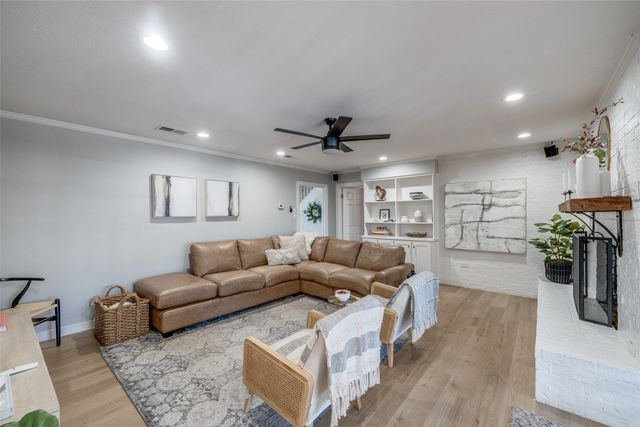 2501 High Oak Drive, Arlington, TX 76012