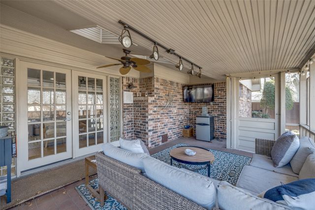 2501 High Oak Drive, Arlington, TX 76012