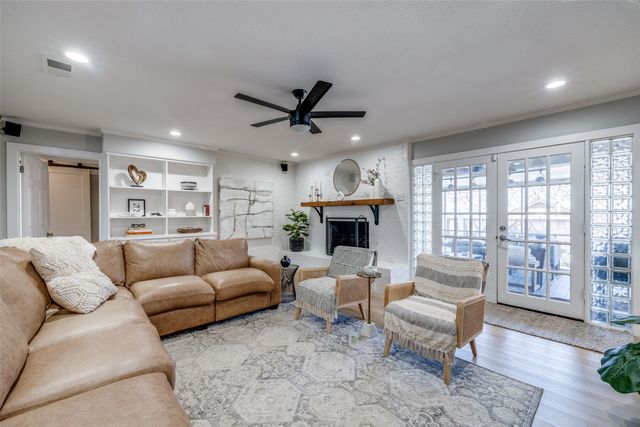 2501 High Oak Drive, Arlington, TX 76012