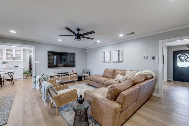 2501 High Oak Drive, Arlington, TX 76012