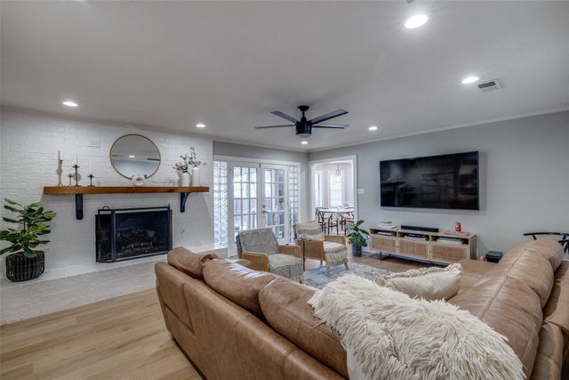 2501 High Oak Drive, Arlington, TX 76012