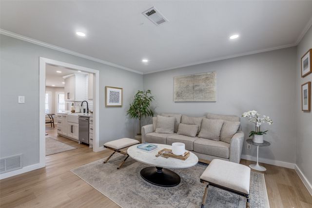 2501 High Oak Drive, Arlington, TX 76012