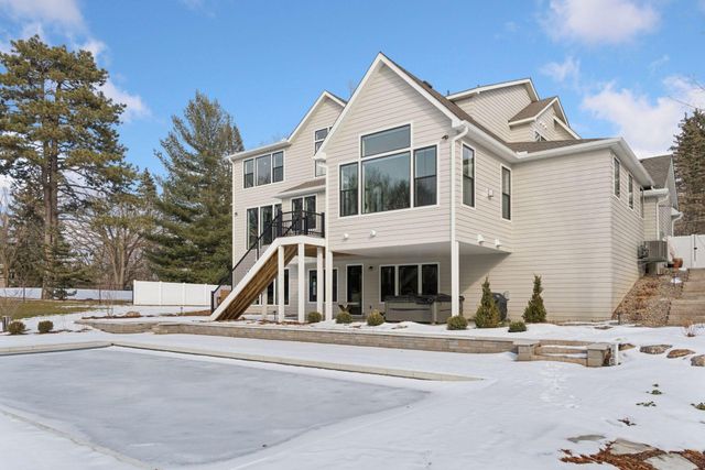 5120 Hooper Lake Road, Excelsior, MN 55331
