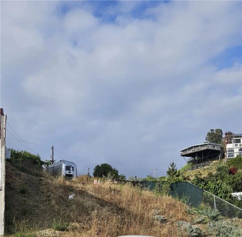 1142 N Stone, Los Angeles, CA 90063