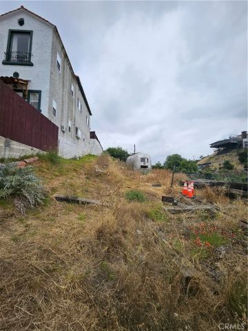 1142 N Stone, Los Angeles, CA 90063