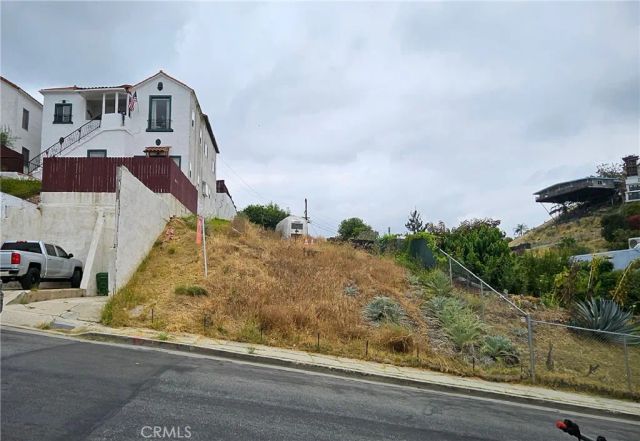 1142 N Stone, Los Angeles, CA 90063