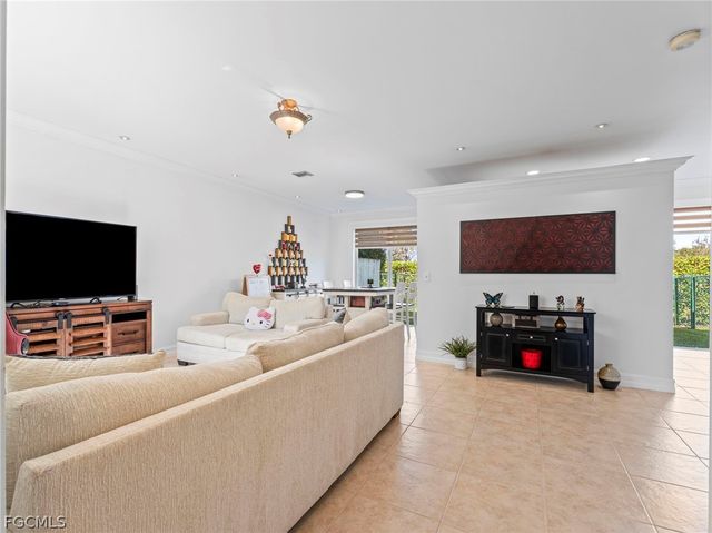 15111 NW 8th ST, Pembroke Pines, FL 33028