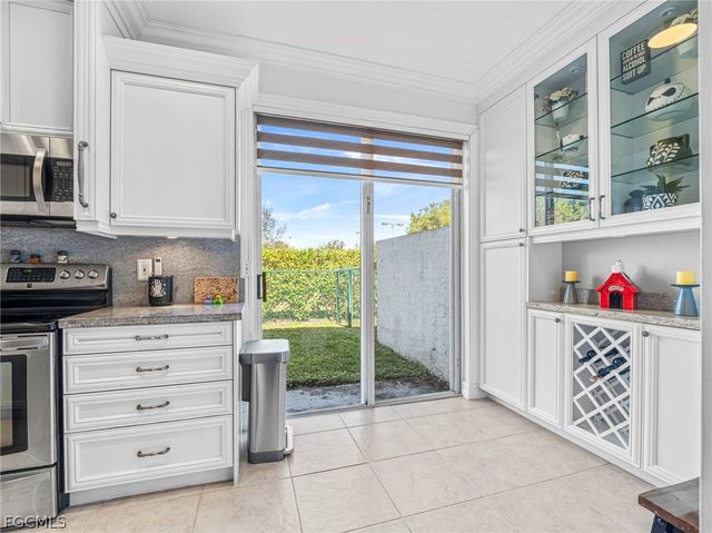 15111 NW 8th ST, Pembroke Pines, FL 33028