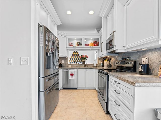 15111 NW 8th ST, Pembroke Pines, FL 33028