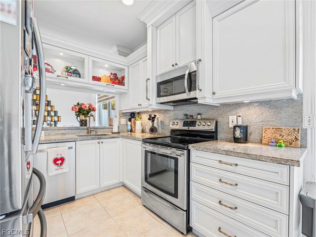 15111 NW 8th ST, Pembroke Pines, FL 33028