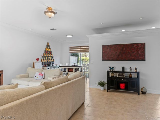 15111 NW 8th ST, Pembroke Pines, FL 33028