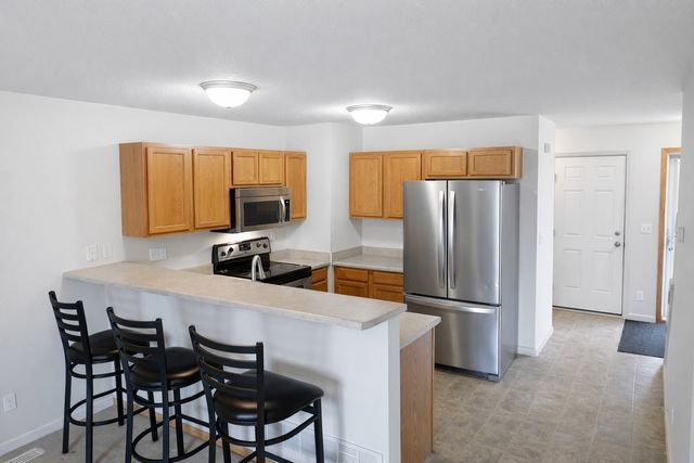 1450 Tower Lane NE 16, Cedar Rapids, IA 52402