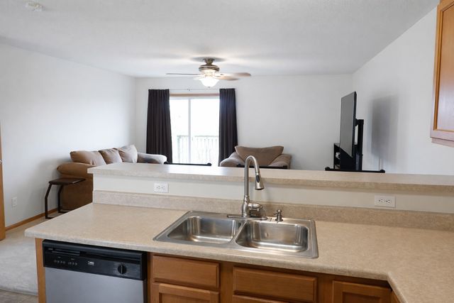 1450 Tower Lane NE 16, Cedar Rapids, IA 52402